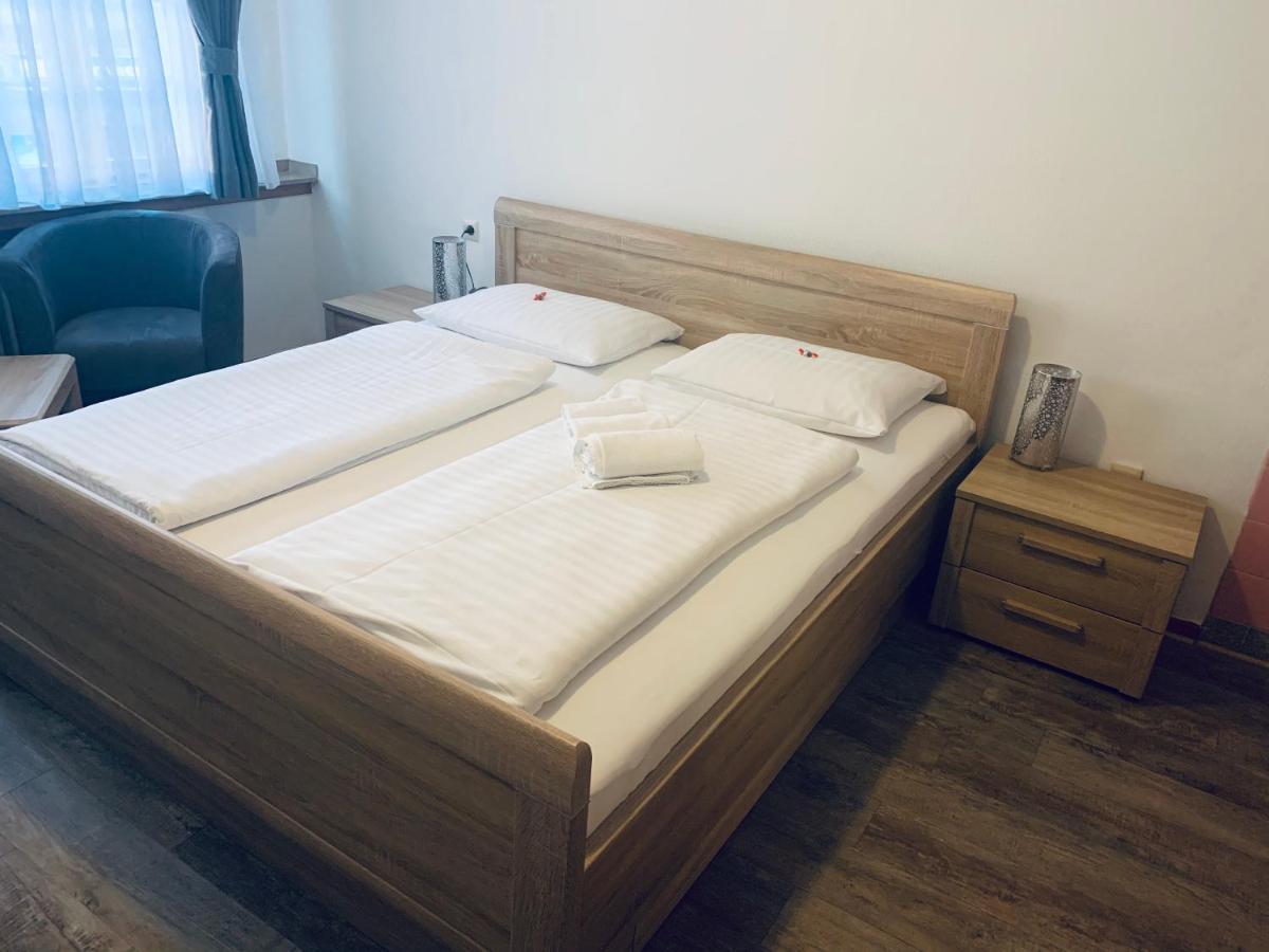 Hotel Brauhaus Zur Krone Bergheim  Esterno foto